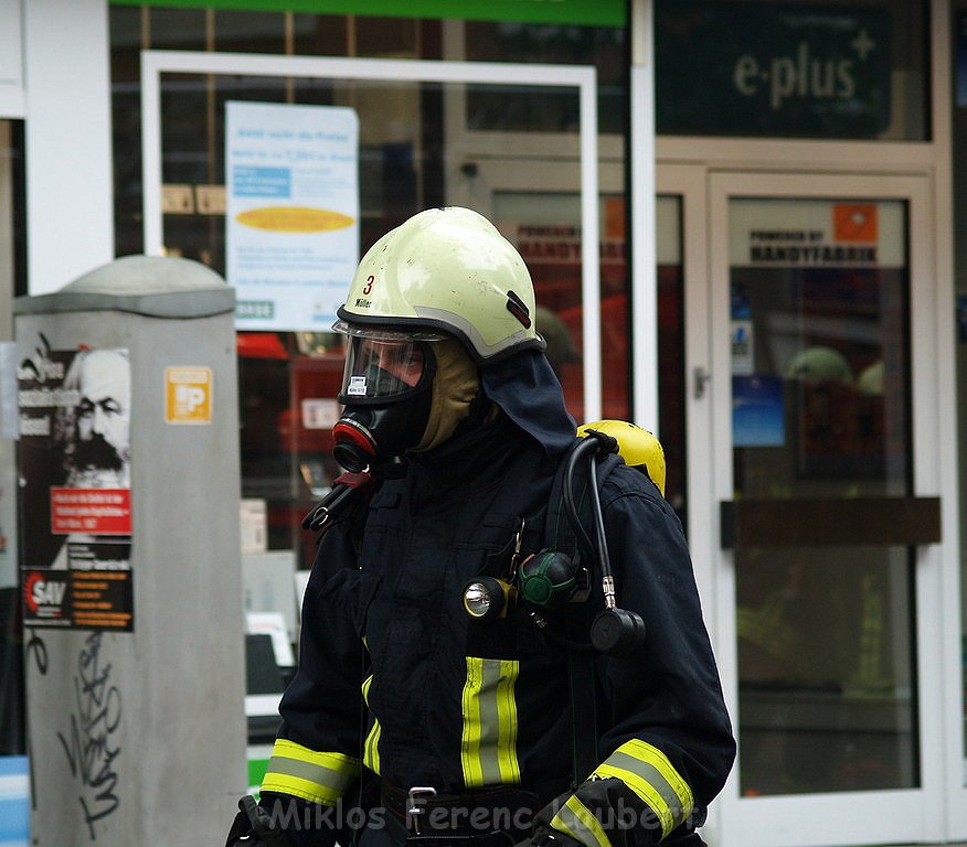 Schwerer Kellerbrand Koeln Ehrenfeld Venloerstr P023.JPG